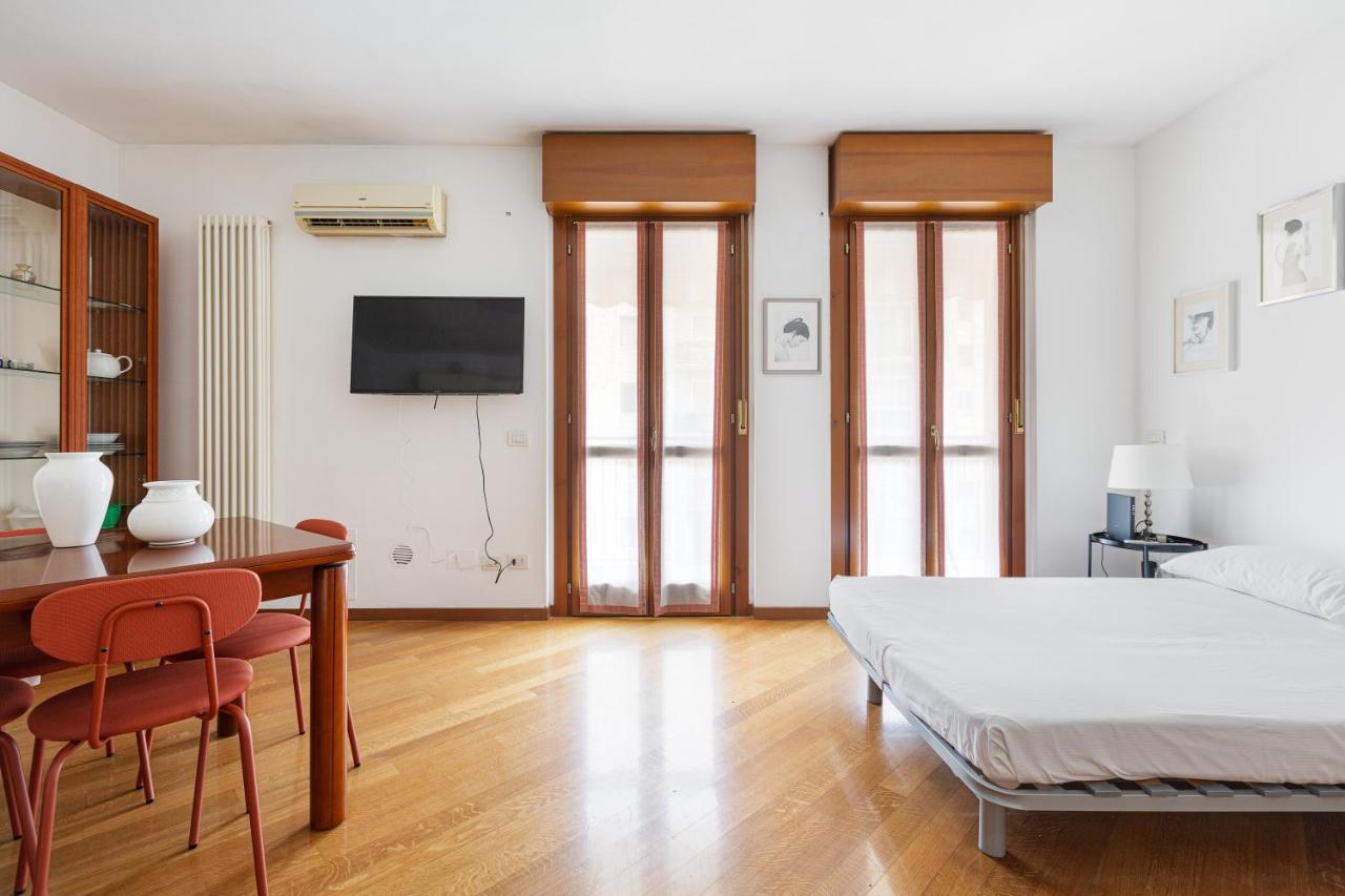 Cosy Studio With Balcony & Private Garage Milano Dış mekan fotoğraf